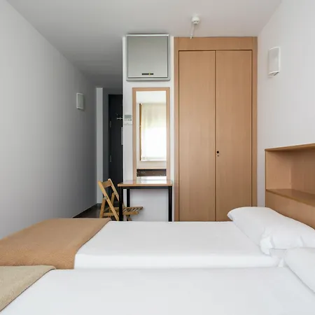 Residencia Universitaria Resa Campus De Montilivi بيت شباب *
