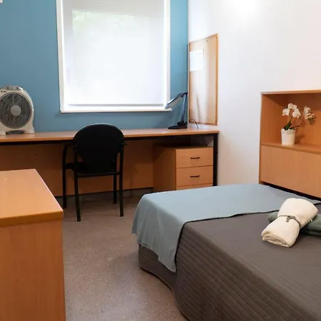 Residencia Universitaria Resa Campus De Montilivi بيت شباب *