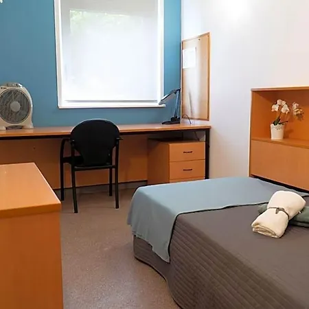 Residencia Universitaria Resa Campus De Montilivi بيت شباب *