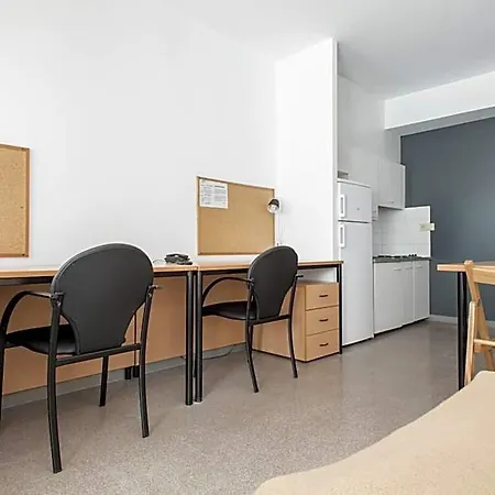 Residencia Universitaria Resa Campus De Montilivi بيت شباب