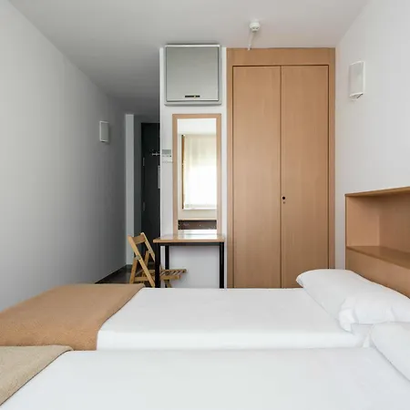 Residencia Universitaria Resa Campus De Montilivi بيت شباب *