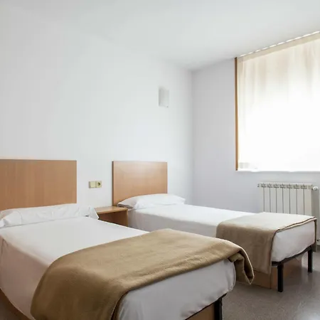 Residencia Universitaria Resa Campus De Montilivi Хостел