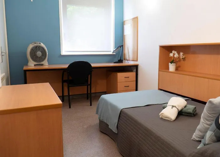 Residencia Universitaria Resa Campus De Montilivi بيت شباب *